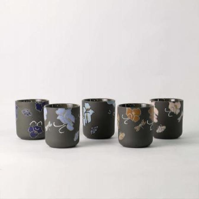 Miks on sellest ainulaadsest käsitsi maalitud lillelisest küünlaalusest saanud uus Instagrami lemmik?