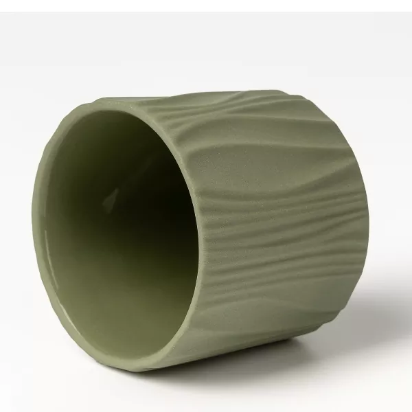 Neljavärvilised matt vertikaalse mustriga keraamilised küünlajalad