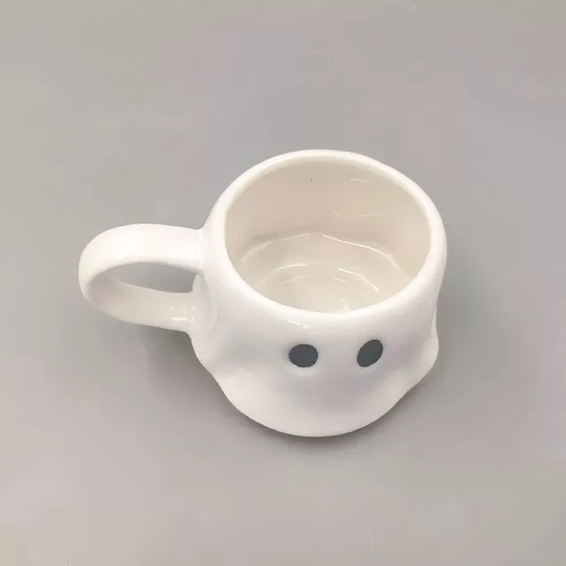 Halloweeni keraamilise kruusi kingitus